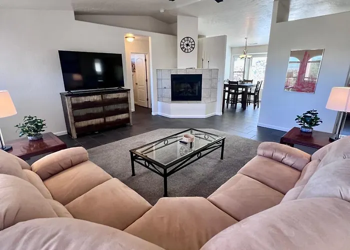 Spacious 3bed2ba With Great Views! *