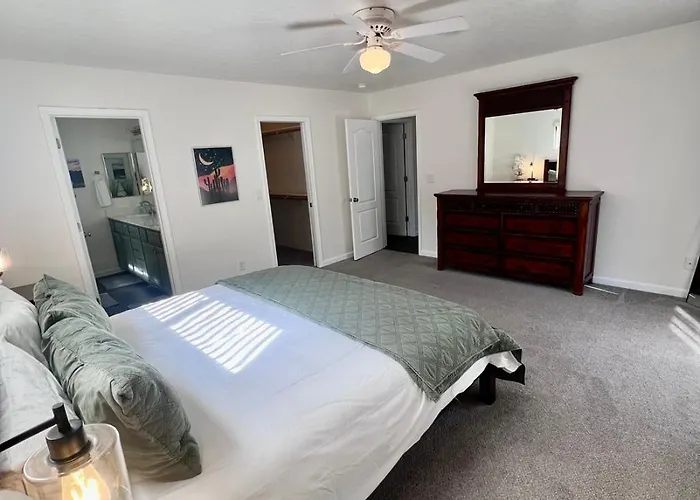 Spacious 3bed2ba With Great Views!