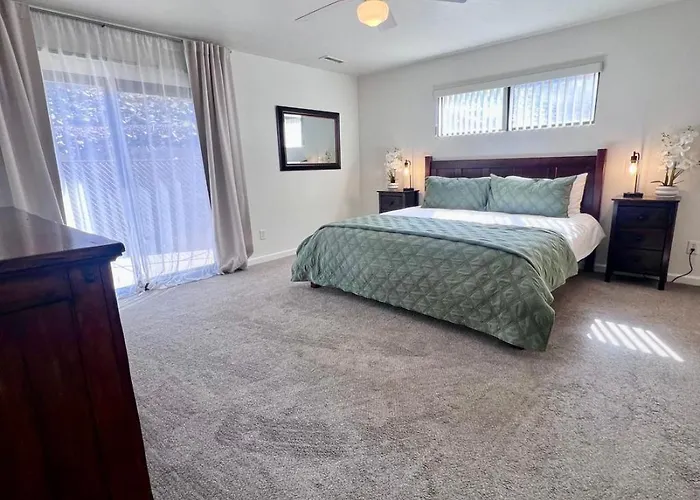 Spacious 3bed2ba With Great Views! *