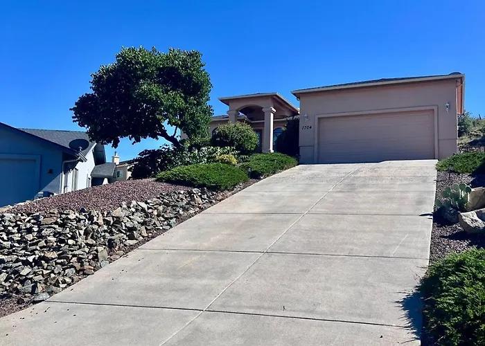 Spacious 3bed2ba With Great Views!